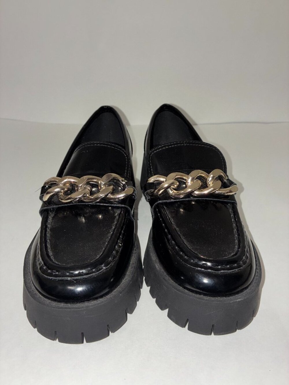 NWOT GUESS Hillford Black Patent Chunky Lug Sole Gold Chain Loafers 7.5M